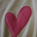 Velours witten pakje met een roze hart (Velour Overall) - Afbeelding 2